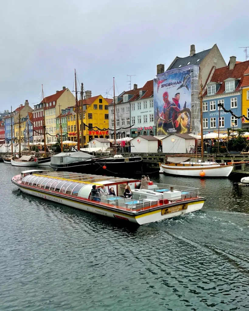 Copenhagen canal tours with the backdrop of Nyhavn