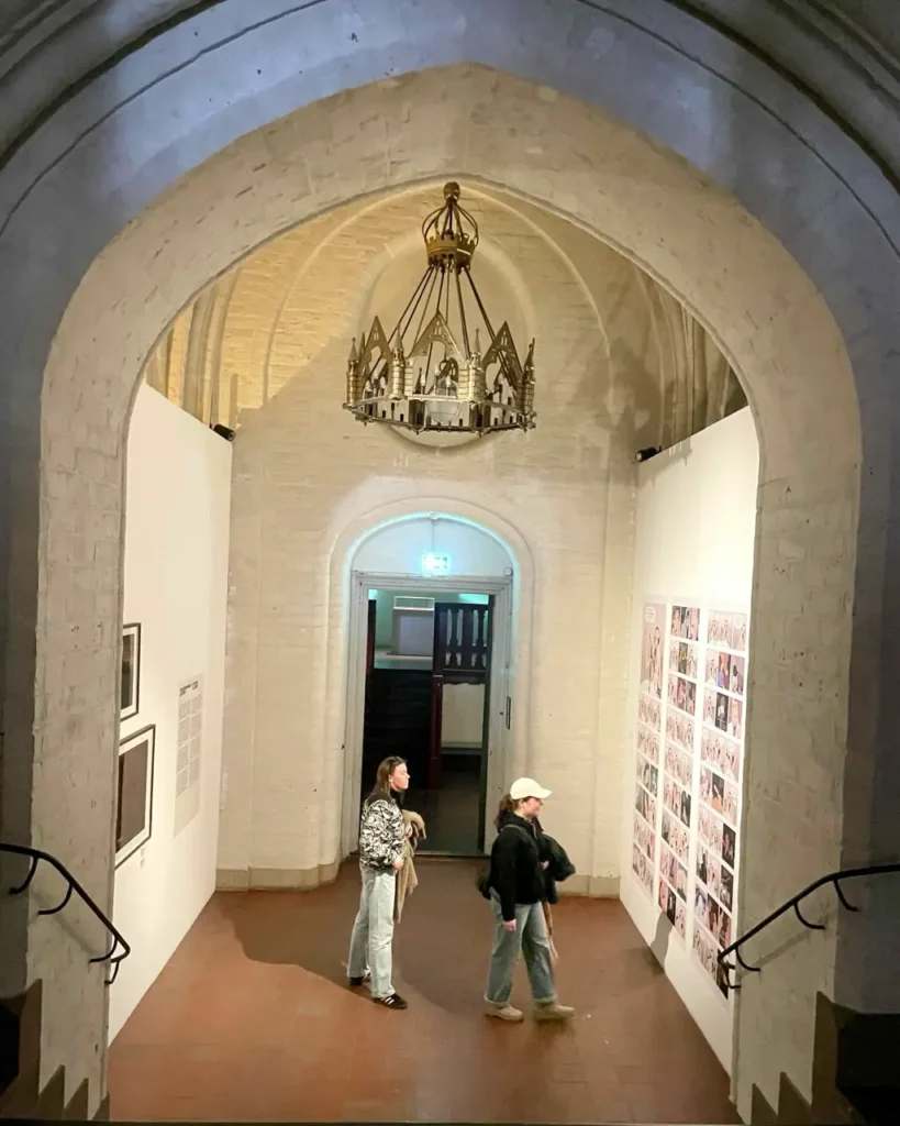 Two girls looking on the wall art at the Nicolaj Art Gallery