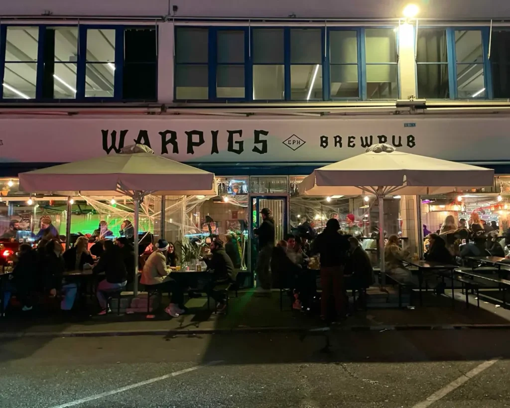 Night vibes at Warpigs brewpub in the meat packing district Kodbyen
